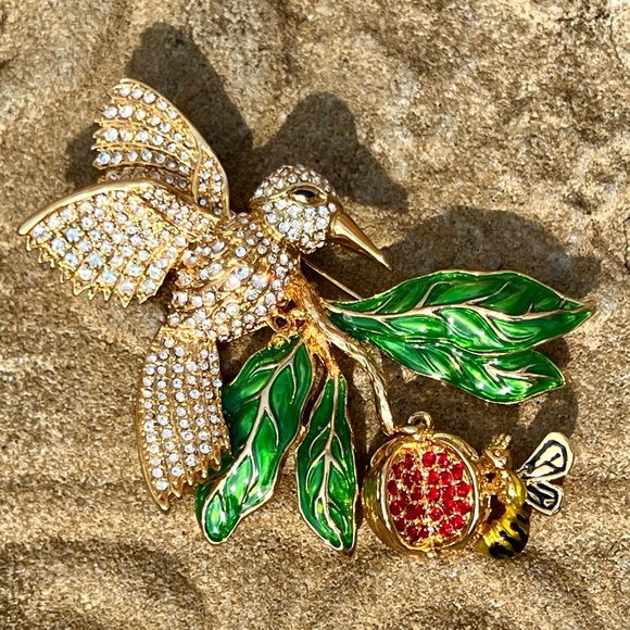 Large Dramatic Scene of Nature HummingBird Brooch - Picture 3 of 13